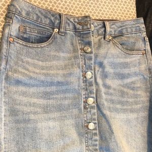 High rise skirt with a cut in the bottom